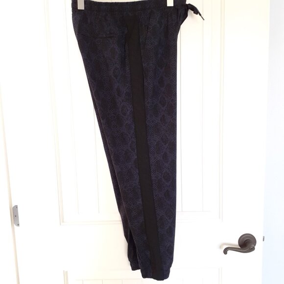 Athleta Brooklyn Jogger Blue Snakeskin Size 8 - Picture 8 of 13